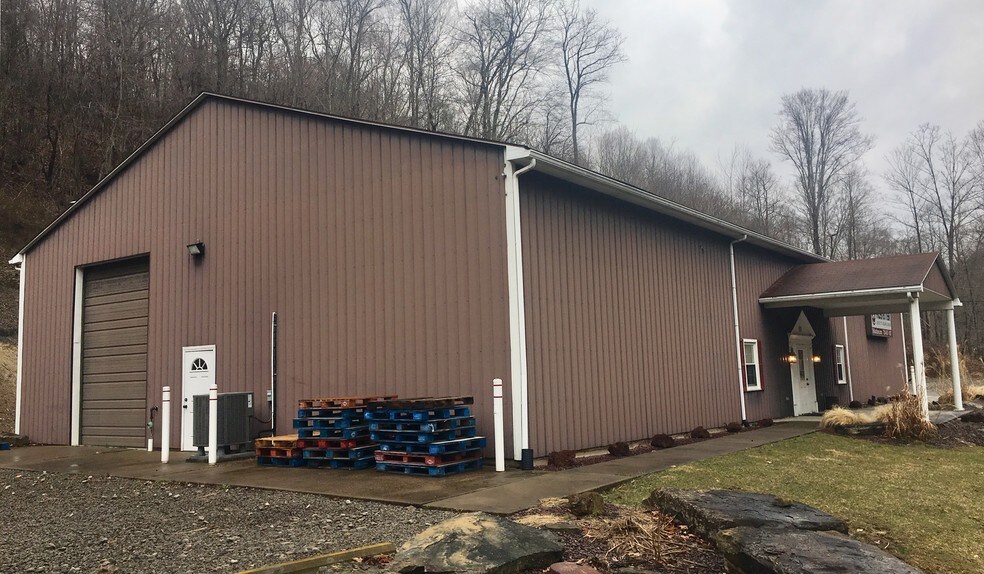 More Photos Of 903 Constitution Blvd, Beaver Falls Office For Lease