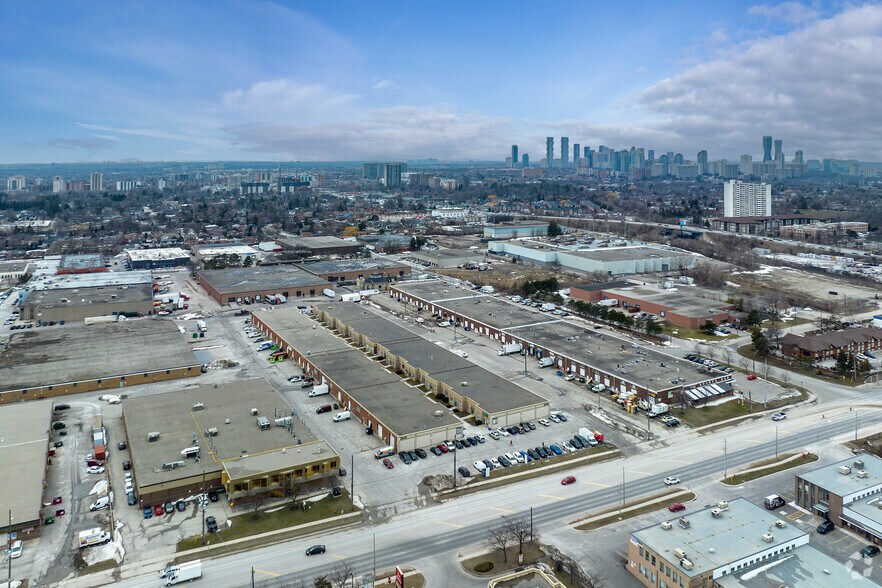 More Photos Of 2446 Cawthra Rd, Mississauga Flex For Lease
