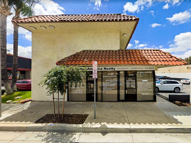 More Photos Of 22916 Lyons Ave, Santa Clarita Storefront Retail Office For Lease