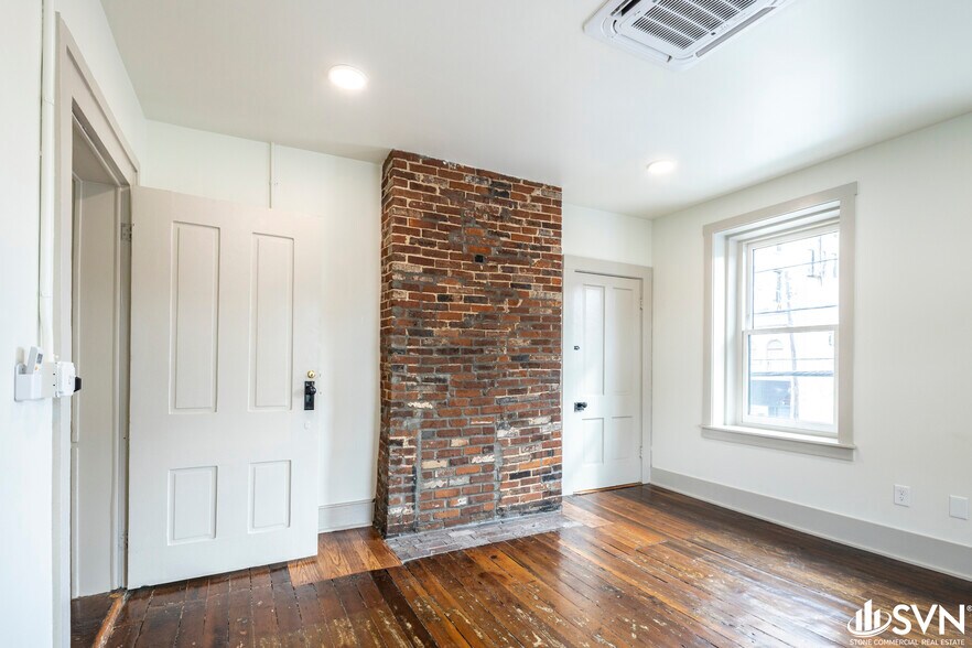 More Photos Of 150 W Short St, Lexington Office For Lease