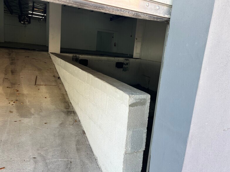 More Photos Of 760 W 28th St, Hialeah Warehouse For Lease