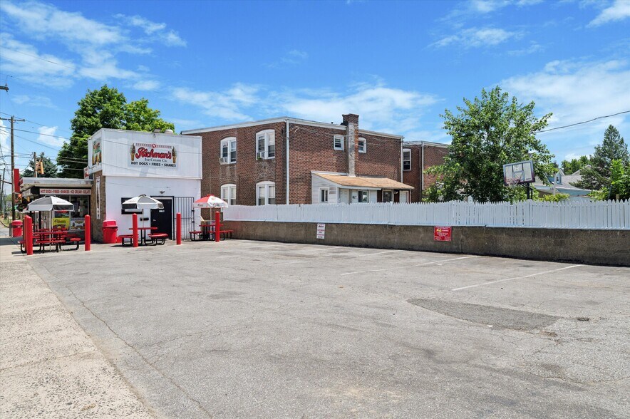 More Photos Of 1594 Market St, Linwood Freestanding For Sale