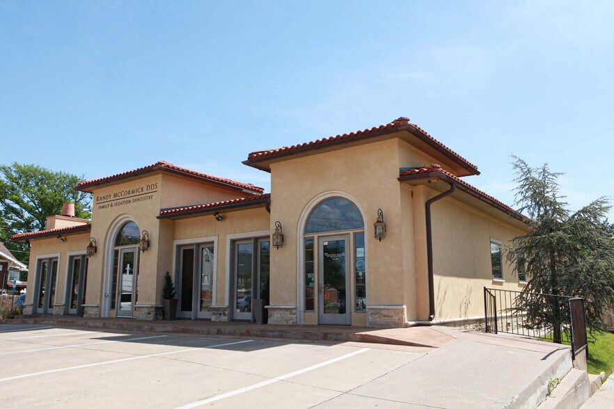 Primary Photo Of 1701 S Peoria Ave, Tulsa Medical For Lease