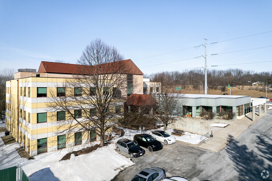 More Photos Of 2800 Royal Ave, Madison Office For Lease