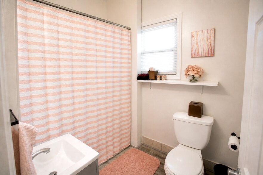 More Photos Of 25 Maynard Ct, Pontiac Apartments For Sale