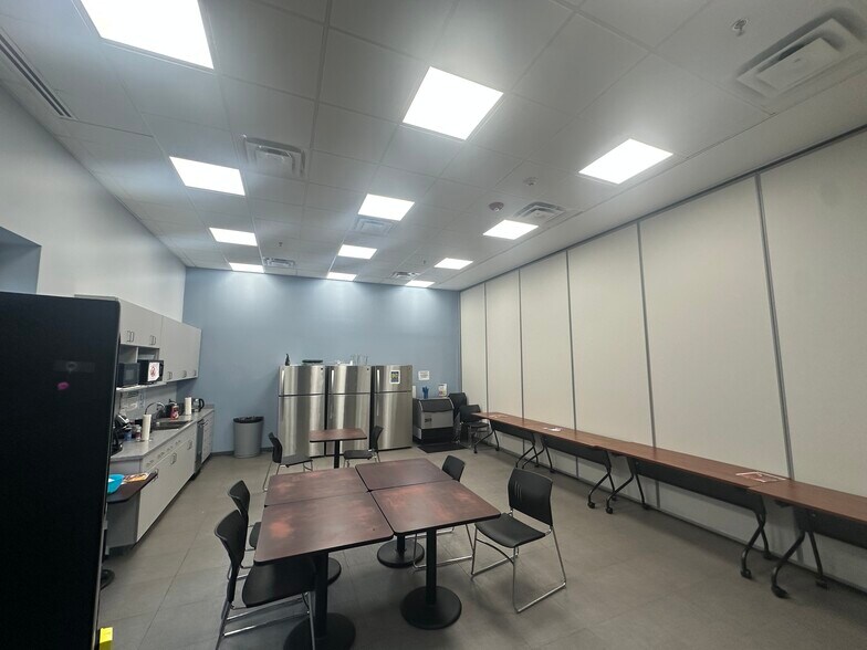 More Photos Of 7053 Rivers Ave, Charleston Office For Sale