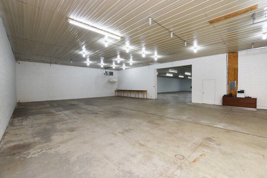 More Photos Of 5488 Richfield Rd, Flint Warehouse For Sale