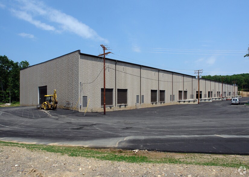 More Photos Of 105 W Dewey Ave, Wharton Warehouse For Lease