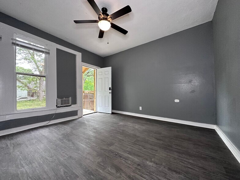 More Photos Of 1106 Esplanade St, Marshall Apartments For Sale