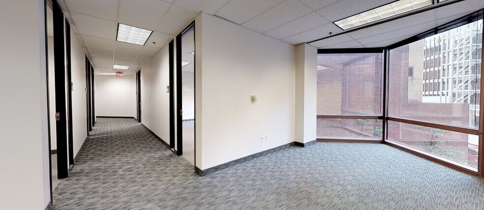 Primary Photo Of 1910 Pacific Ave, Dallas Office For Lease