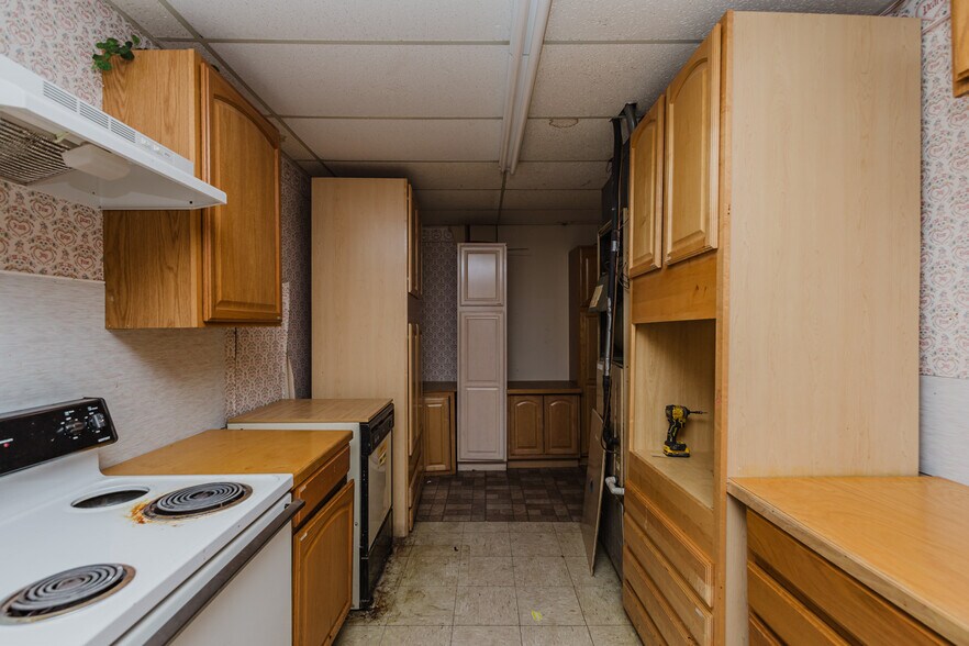 More Photos Of 5110 S Hydraulic St, Wichita Freestanding For Sale