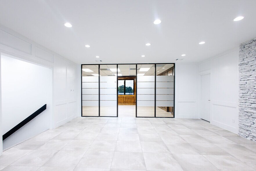 More Photos Of 8225 Westglen Dr, Houston Office For Sale