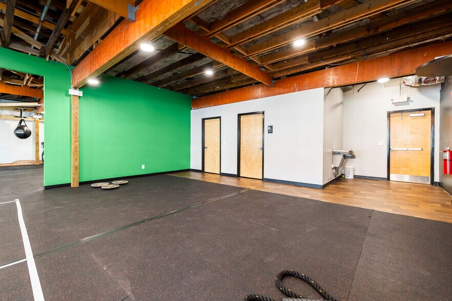 More Photos Of 111 Bank St, Oxford Sports And Entertainment For Lease