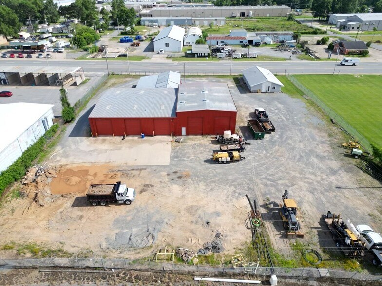 More Photos Of 3419 E Broadway Ave, North Little Rock Service For Lease