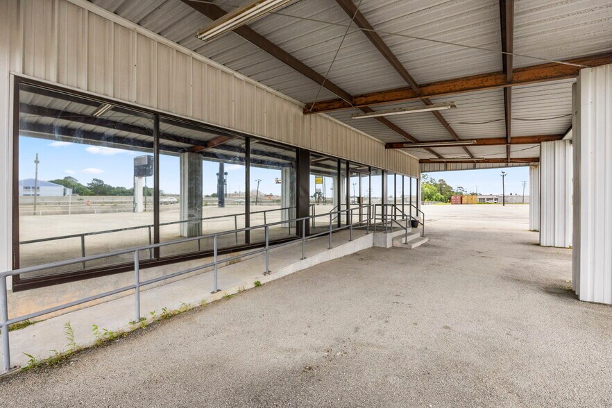 More Photos Of 3101 Gulf Fwy, Dickinson Auto Dealership For Sale