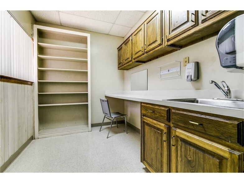 More Photos Of 2231 Peggy Ln, Garland Medical For Sale