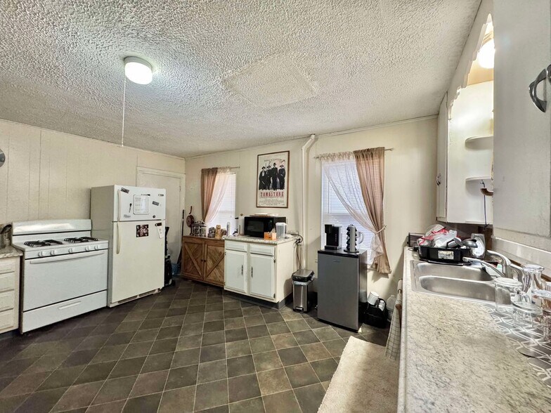 More Photos Of 301 E North St, Geneva Apartments For Sale