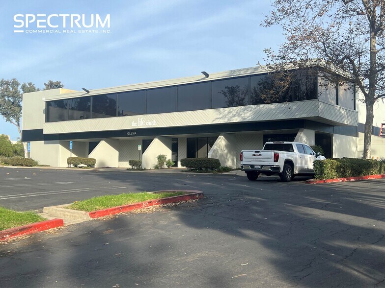 Primary Photo Of 2111 Industrial Ct, Vista Flex For Lease