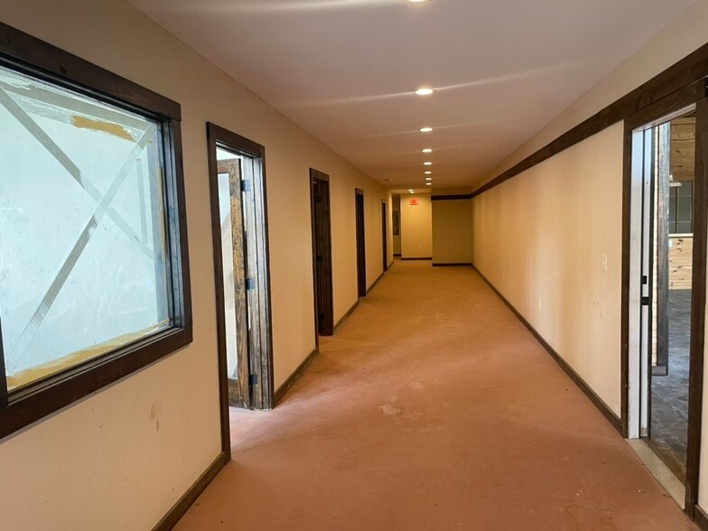 More Photos Of 189 Broadway St, Alba Storefront Retail Office For Sale