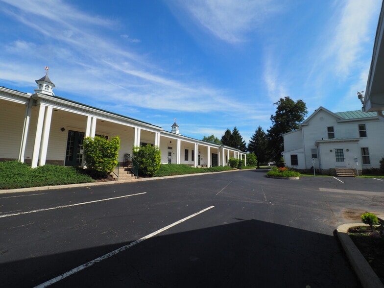 More Photos Of 12921 W US Highway 42, Prospect Medical For Lease