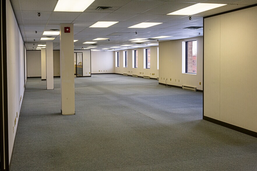 More Photos Of 159-161 Main St, Bathurst Office For Sale