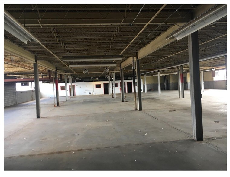 More Photos Of 1600-1660 Pleasant St, Dekalb Manufacturing For Lease