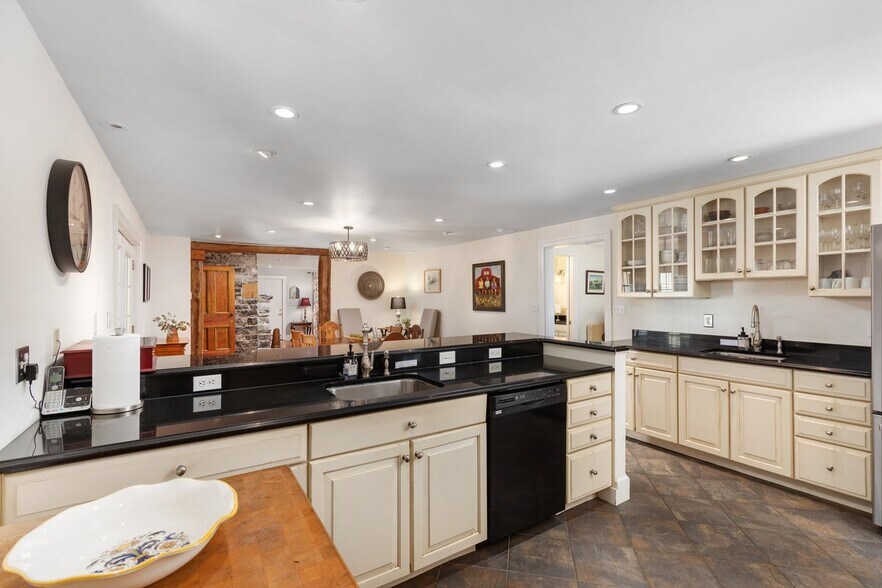 More Photos Of 315 Ganders Dr, Luray Hospitality For Sale