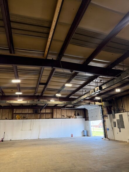 More Photos Of 490 E Church St, Lewisburg Warehouse For Lease