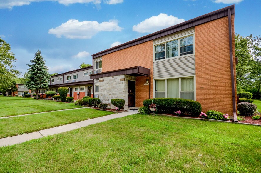 More Photos Of 1450 E 154th Pl, Dolton Apartments For Sale