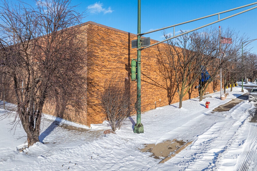 More Photos Of 1104 W 43rd St, Chicago Warehouse For Sale