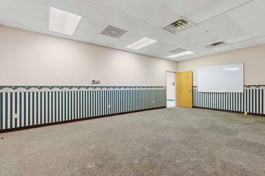 More Photos Of 1612 N Osteopathy, Kirksville Office For Sale