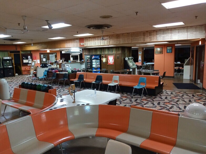 More Photos Of 1216 Hall Ave, Sharon Bar For Sale