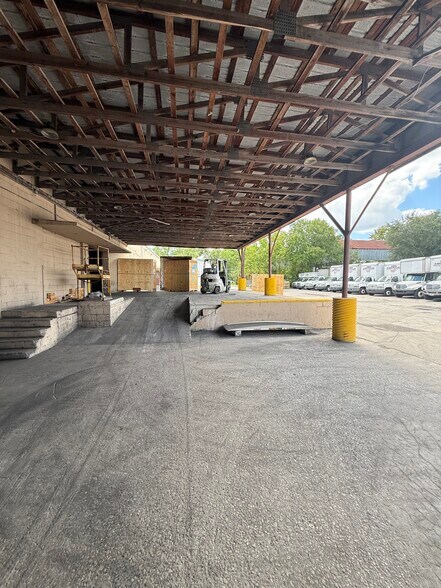More Photos Of 216 Druid St, Jacksonville Warehouse For Sale