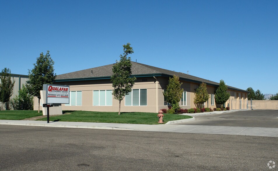 More Photos Of 360 S Adkins Way, Meridian Showroom For Lease