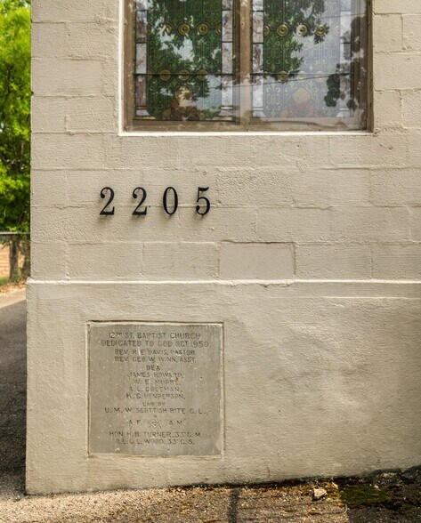 More Photos Of 2205 E 12th St, Austin Movie Radio TVStudio For Sale