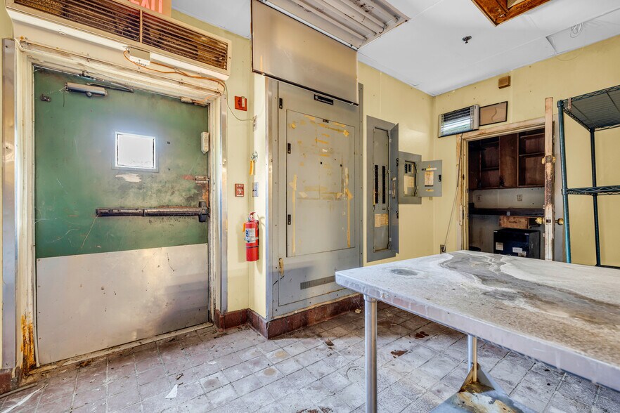 More Photos Of 1589 Big a Rd, Toccoa Flex For Sale