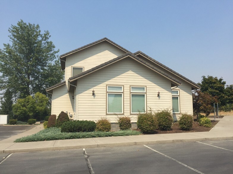 More Photos Of 3882 Crater Lake Ave, Medford Office For Sale