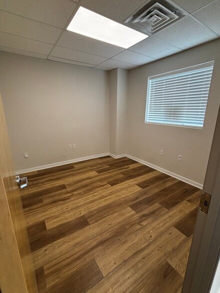 More Photos Of 401 S. Chitalpa St., Leander Flex For Lease