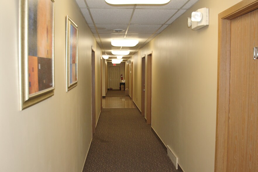 More Photos Of 15110 Foltz Industrial Pky, Strongsville Manufacturing For Lease