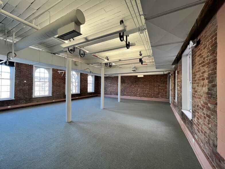 More Photos Of 514 Fulton St, Troy Loft Creative Space For Lease