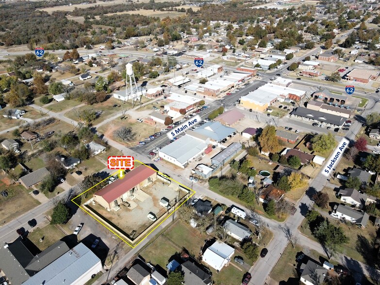 More Photos Of 200 S Main, Blanchard General Retail For Lease