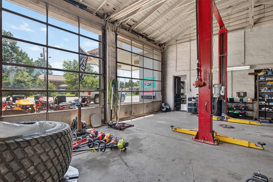 More Photos Of 217 Main St, Pine Mountain General Retail For Sale