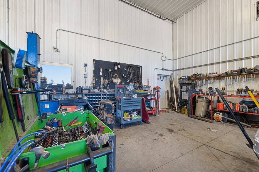 More Photos Of 81 Barstow St, Carseland Auto Repair For Sale