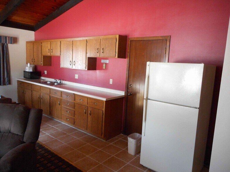 More Photos Of 325 Fire Monument Rd, Hinckley Hotel For Sale