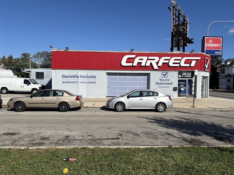 More Photos Of 3632-3652 N Cicero Ave, Chicago Showroom For Sale