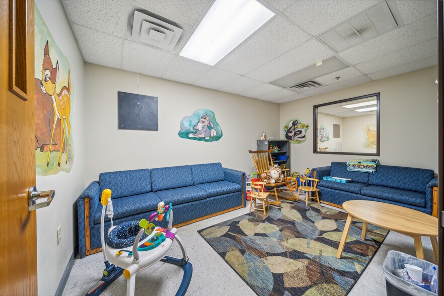 More Photos Of 2020 Holly Rd, Claremore Office For Sale