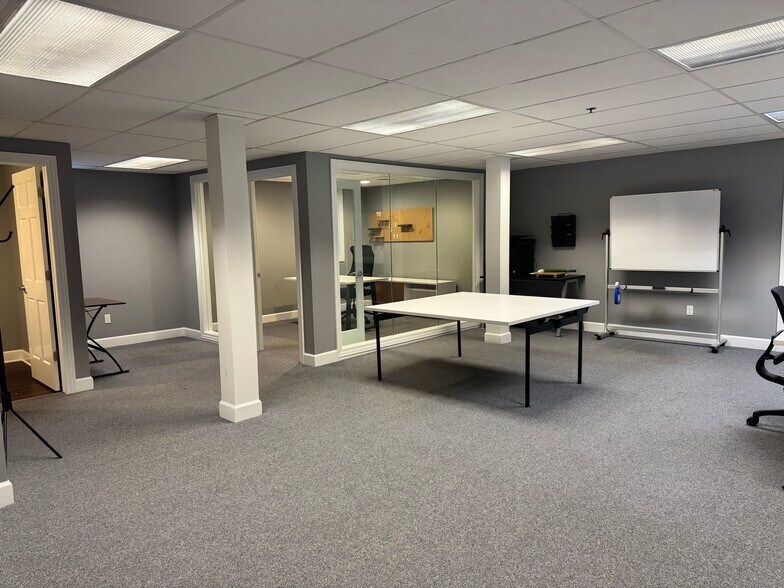 More Photos Of 4010 W Walton Blvd, Waterford Medical For Sale