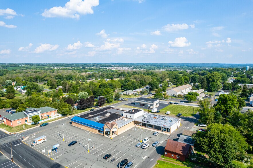 More Photos Of 22 E 4th St, East Greenville Restaurant For Lease