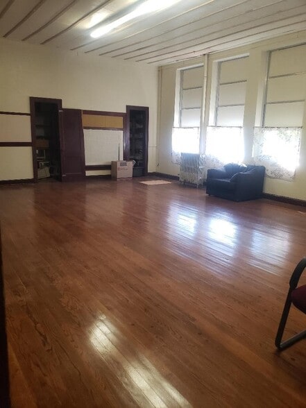 More Photos Of 600 W Pecan St, Altus Religious Facility For Sale