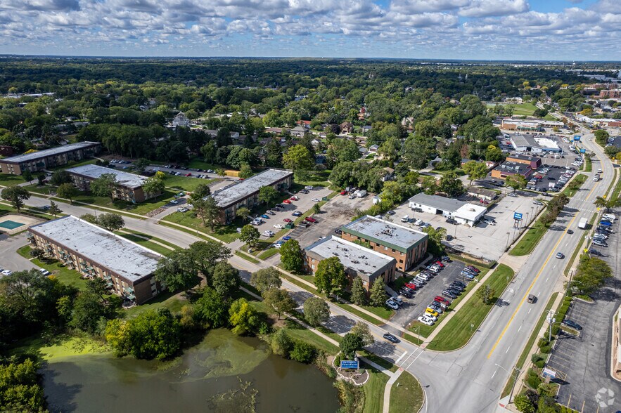 More Photos Of 701 E Irving Park Rd, Roselle Office For Lease